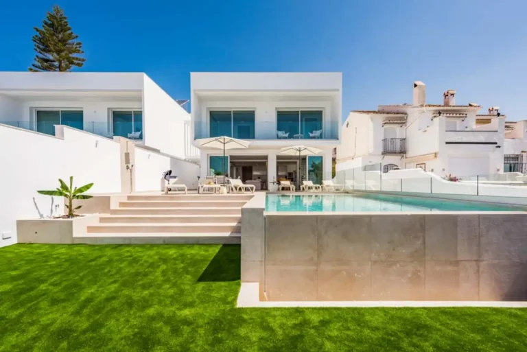 Narixa Villas